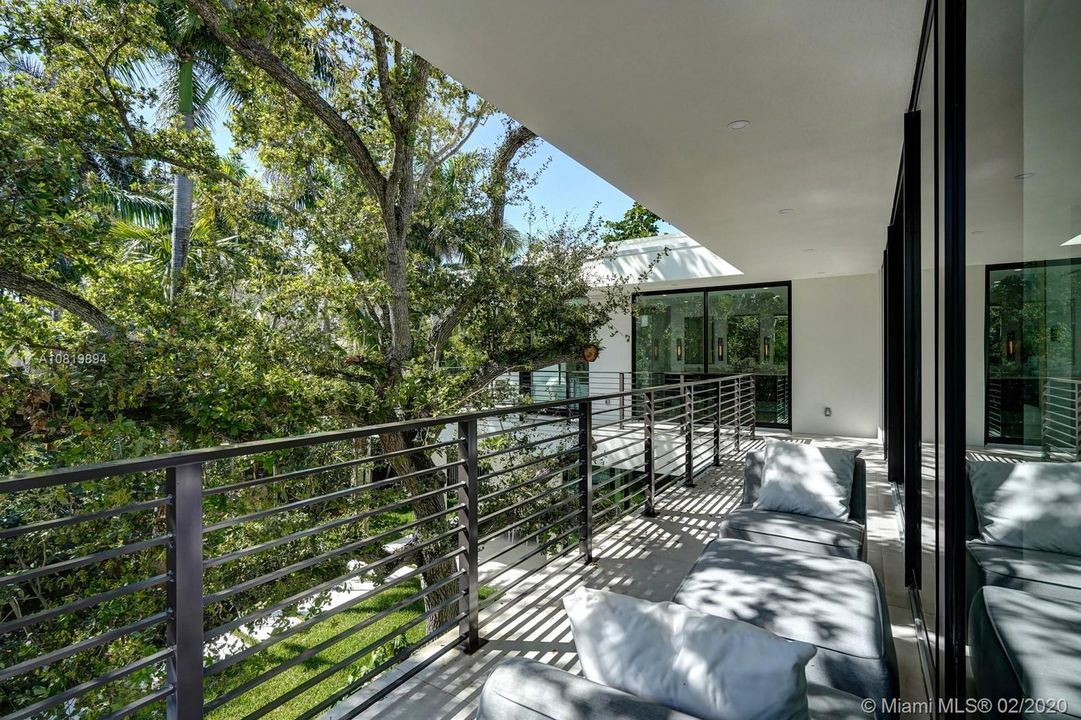 Vendido Recientemente: $4,595,000 (5 camas, 6 baños, 4724 Pies cuadrados)