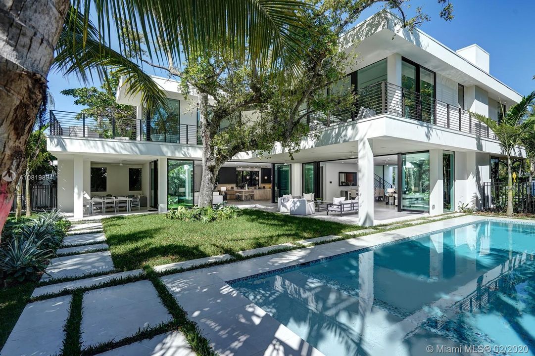 Vendido Recientemente: $4,595,000 (5 camas, 6 baños, 4724 Pies cuadrados)