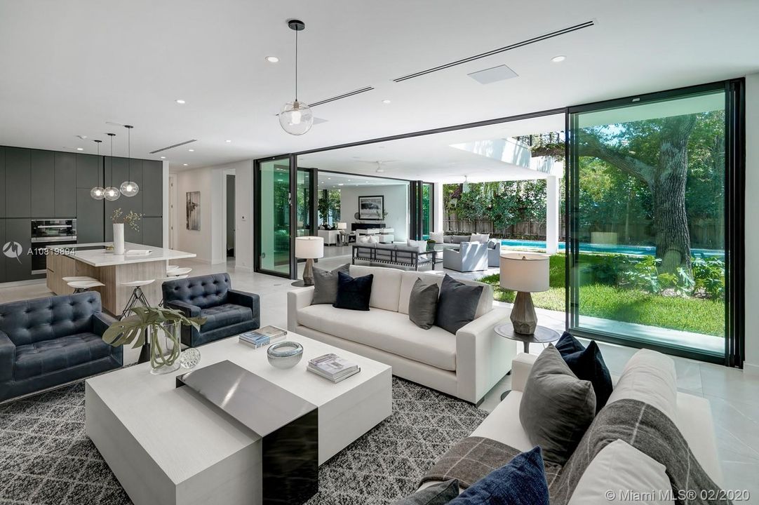 Vendido Recientemente: $4,595,000 (5 camas, 6 baños, 4724 Pies cuadrados)