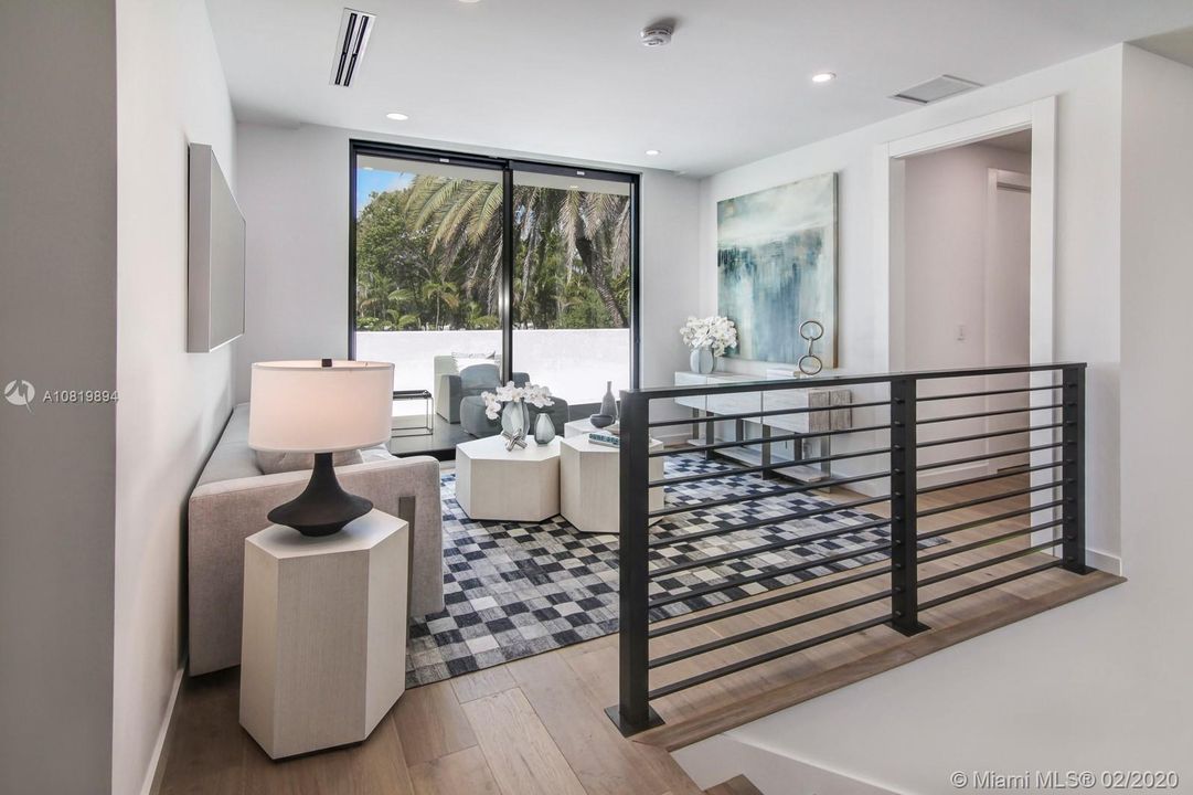 Vendido Recientemente: $4,595,000 (5 camas, 6 baños, 4724 Pies cuadrados)