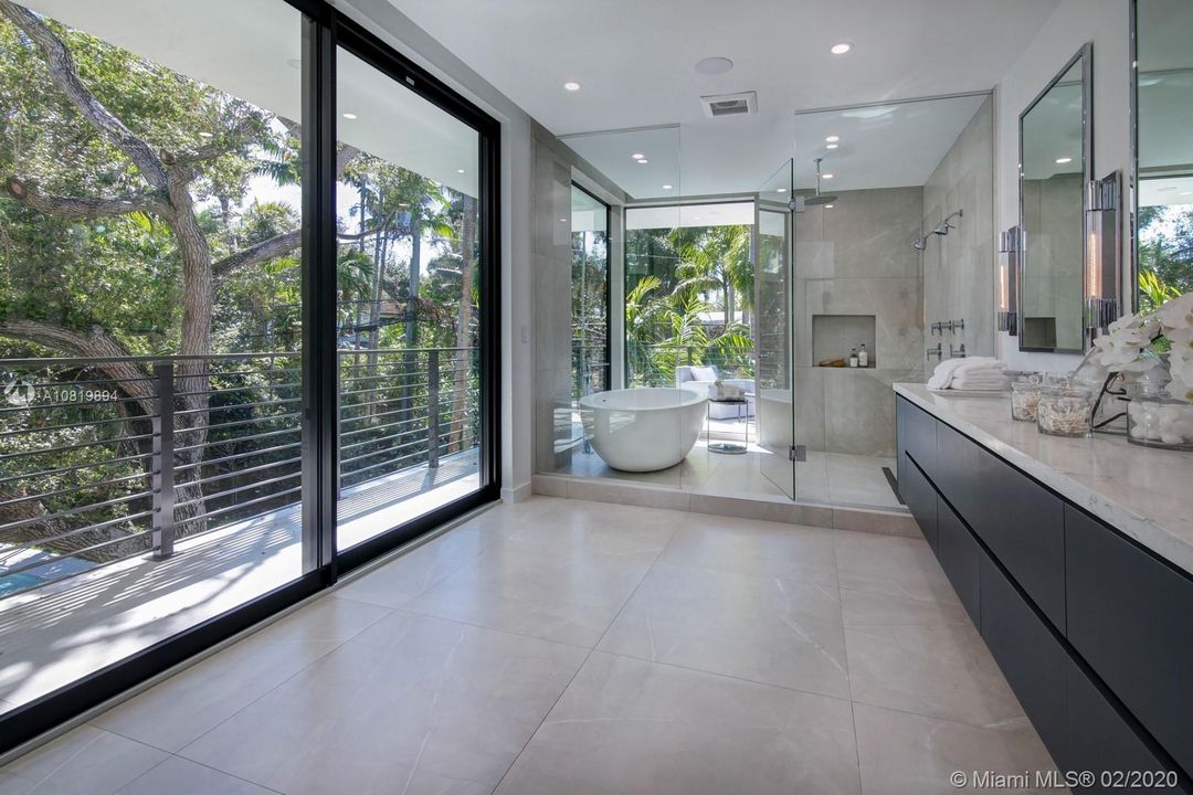 Vendido Recientemente: $4,595,000 (5 camas, 6 baños, 4724 Pies cuadrados)