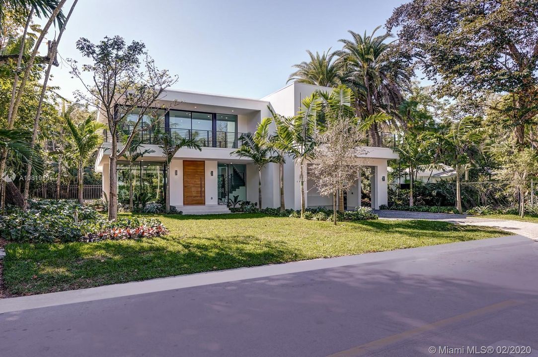 Vendido Recientemente: $4,595,000 (5 camas, 6 baños, 4724 Pies cuadrados)