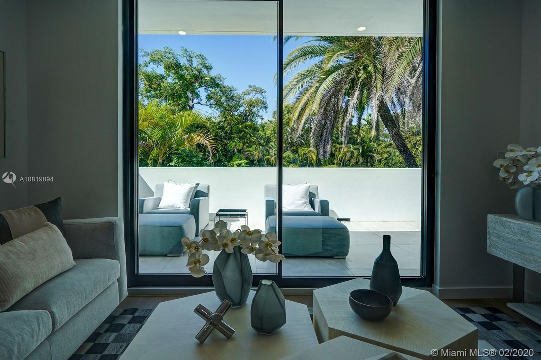 Vendido Recientemente: $4,595,000 (5 camas, 6 baños, 4724 Pies cuadrados)