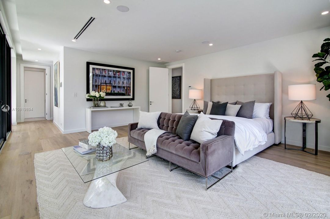 Vendido Recientemente: $4,595,000 (5 camas, 6 baños, 4724 Pies cuadrados)
