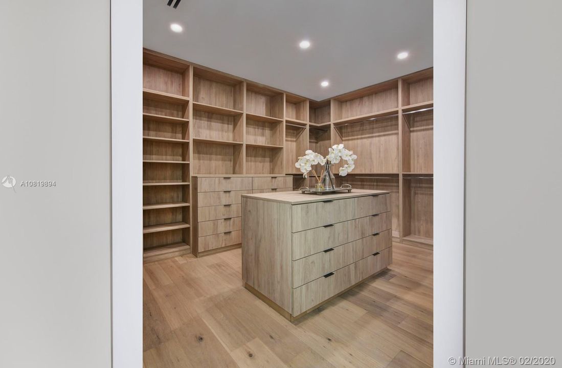 Vendido Recientemente: $4,595,000 (5 camas, 6 baños, 4724 Pies cuadrados)