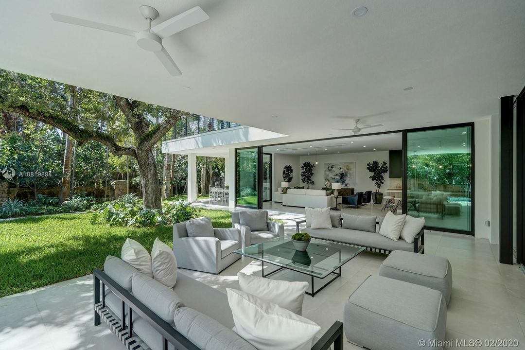 Vendido Recientemente: $4,595,000 (5 camas, 6 baños, 4724 Pies cuadrados)