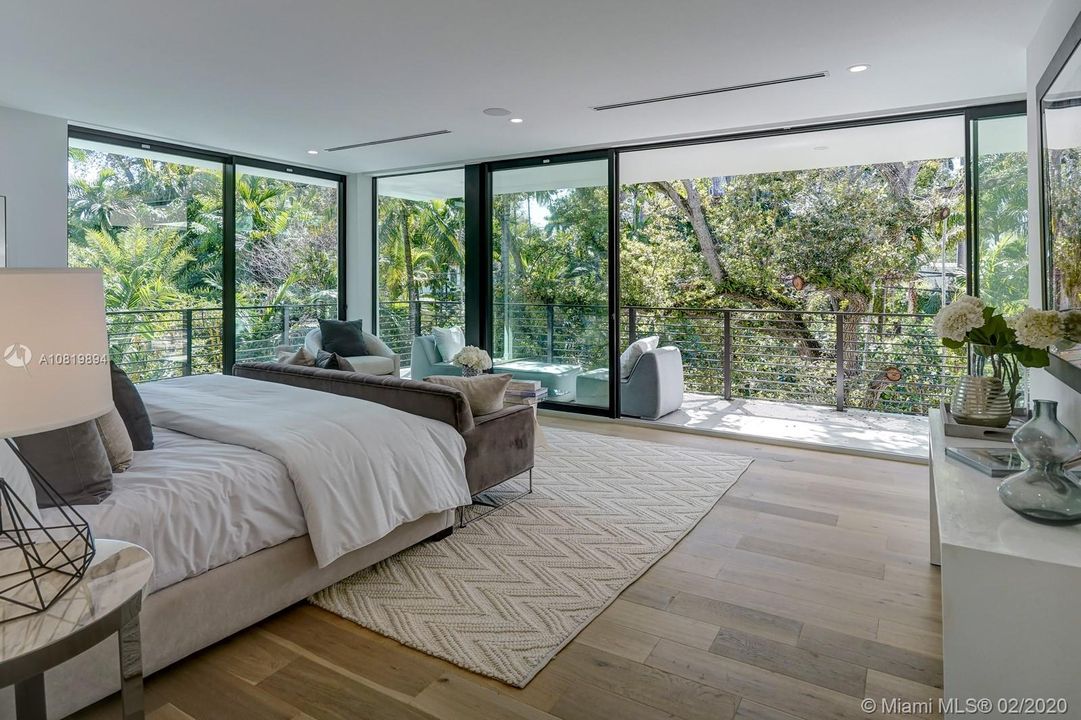 Vendido Recientemente: $4,595,000 (5 camas, 6 baños, 4724 Pies cuadrados)