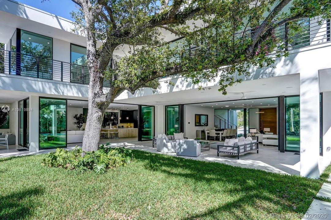 Vendido Recientemente: $4,595,000 (5 camas, 6 baños, 4724 Pies cuadrados)