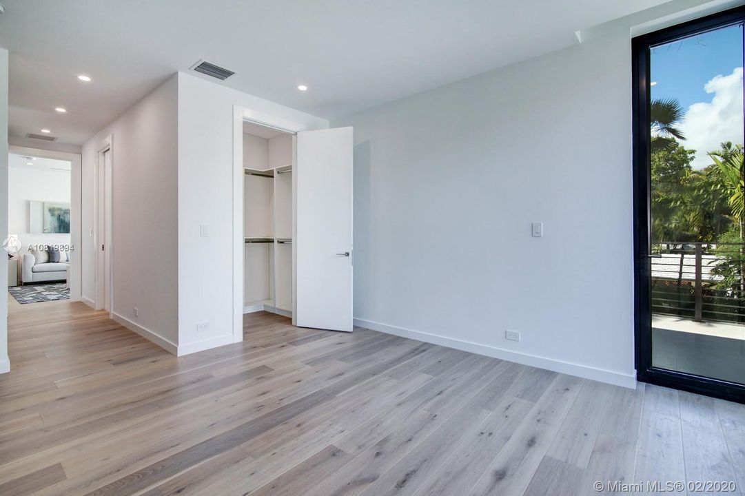 Vendido Recientemente: $4,595,000 (5 camas, 6 baños, 4724 Pies cuadrados)