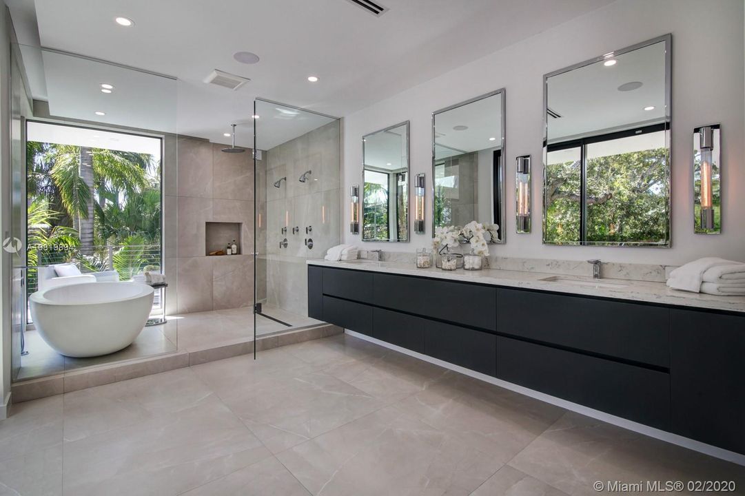 Vendido Recientemente: $4,595,000 (5 camas, 6 baños, 4724 Pies cuadrados)