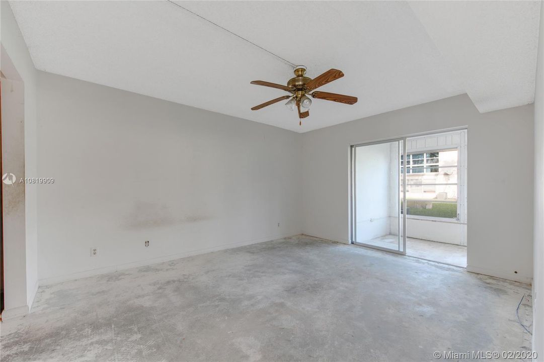 Recently Sold: $30,000 (1 beds, 1 baths, 735 Square Feet)