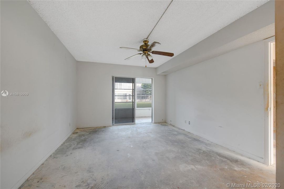 Recently Sold: $30,000 (1 beds, 1 baths, 735 Square Feet)