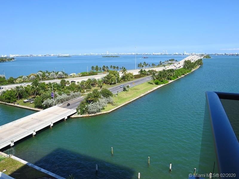 Recently Sold: $359,000 (2 beds, 2 baths, 1218 Square Feet)
