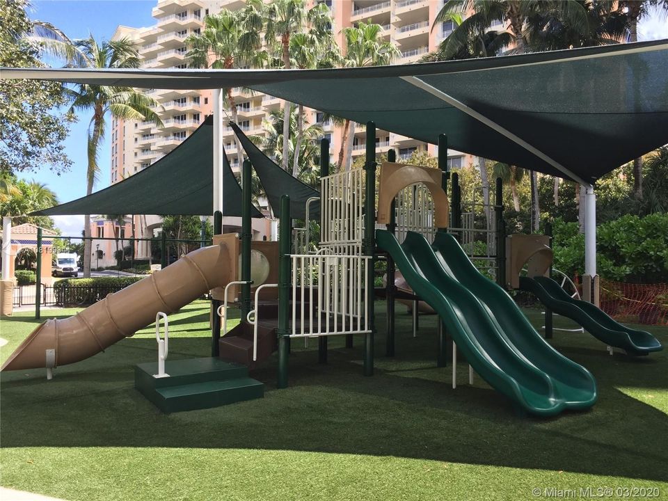 Recently Sold: $3,100,000 (3 beds, 5 baths, 2790 Square Feet)