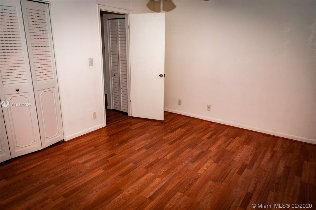 Recientemente alquilado: $2,850 (4 camas, 3 baños, 2200 Pies cuadrados)