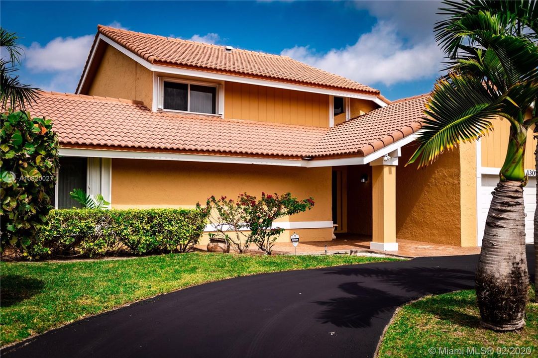 Recientemente alquilado: $2,850 (4 camas, 3 baños, 2200 Pies cuadrados)