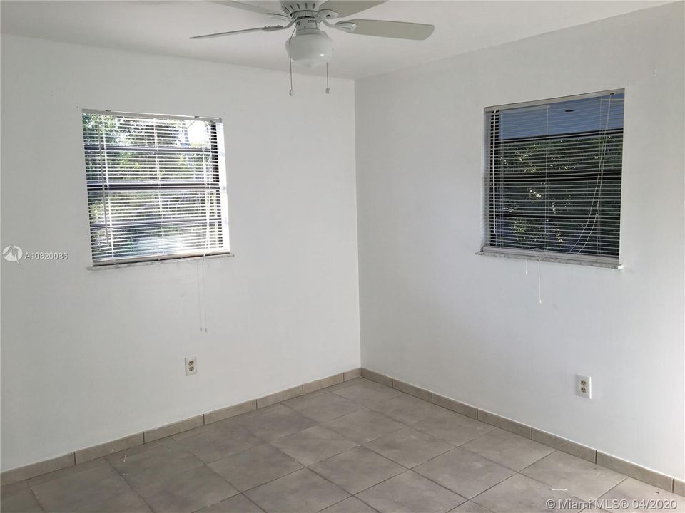 Recently Rented: $2,300 (2 beds, 1 baths, 950 Square Feet)