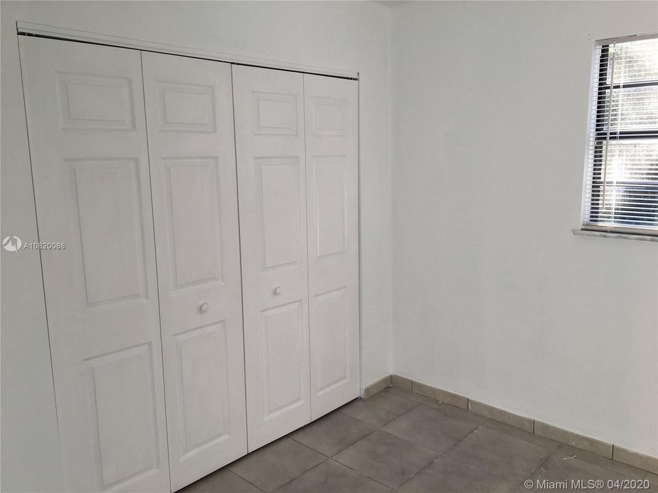 Recently Rented: $2,300 (2 beds, 1 baths, 950 Square Feet)