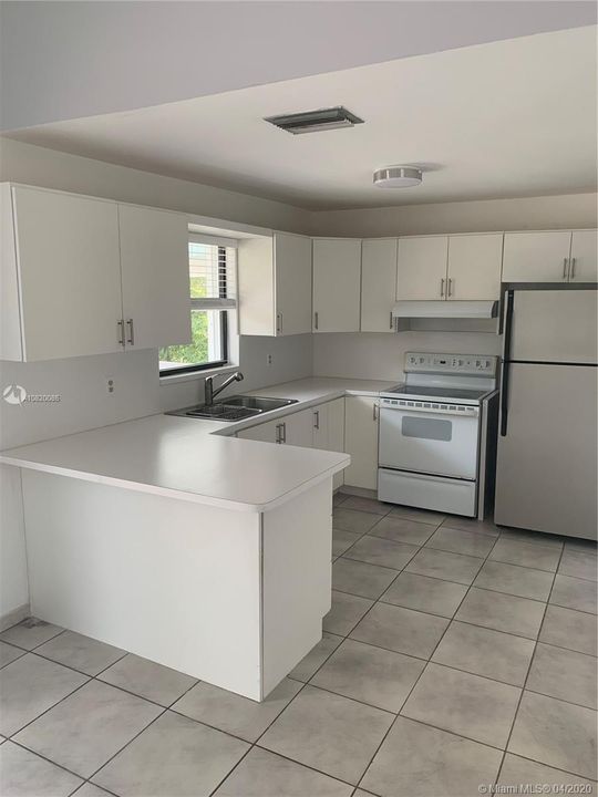 Recently Rented: $2,300 (2 beds, 1 baths, 950 Square Feet)