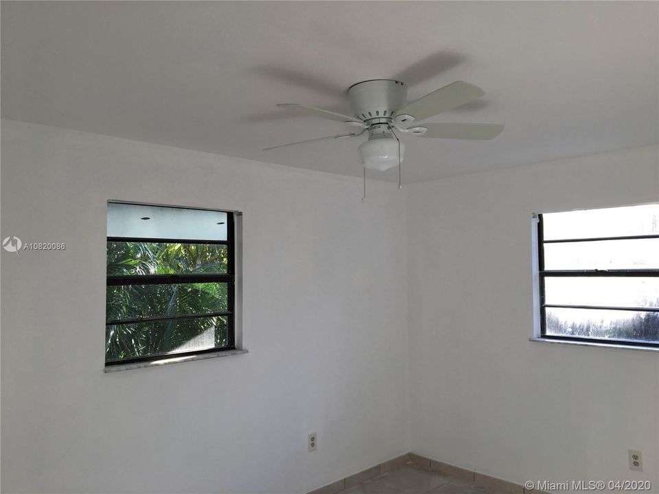 Recently Rented: $2,300 (2 beds, 1 baths, 950 Square Feet)