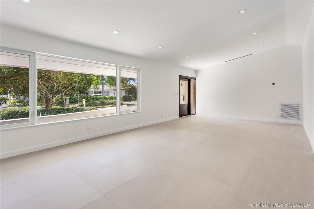 Recently Rented: $8,700 (4 beds, 3 baths, 3064 Square Feet)