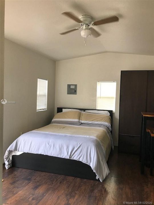 Recently Rented: $950 (1 beds, 1 baths, 3075 Square Feet)