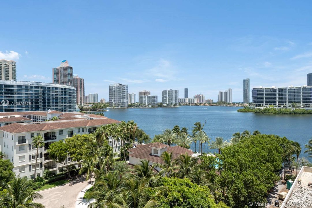 Recently Sold: $1,295,000 (3 beds, 3 baths, 3082 Square Feet)