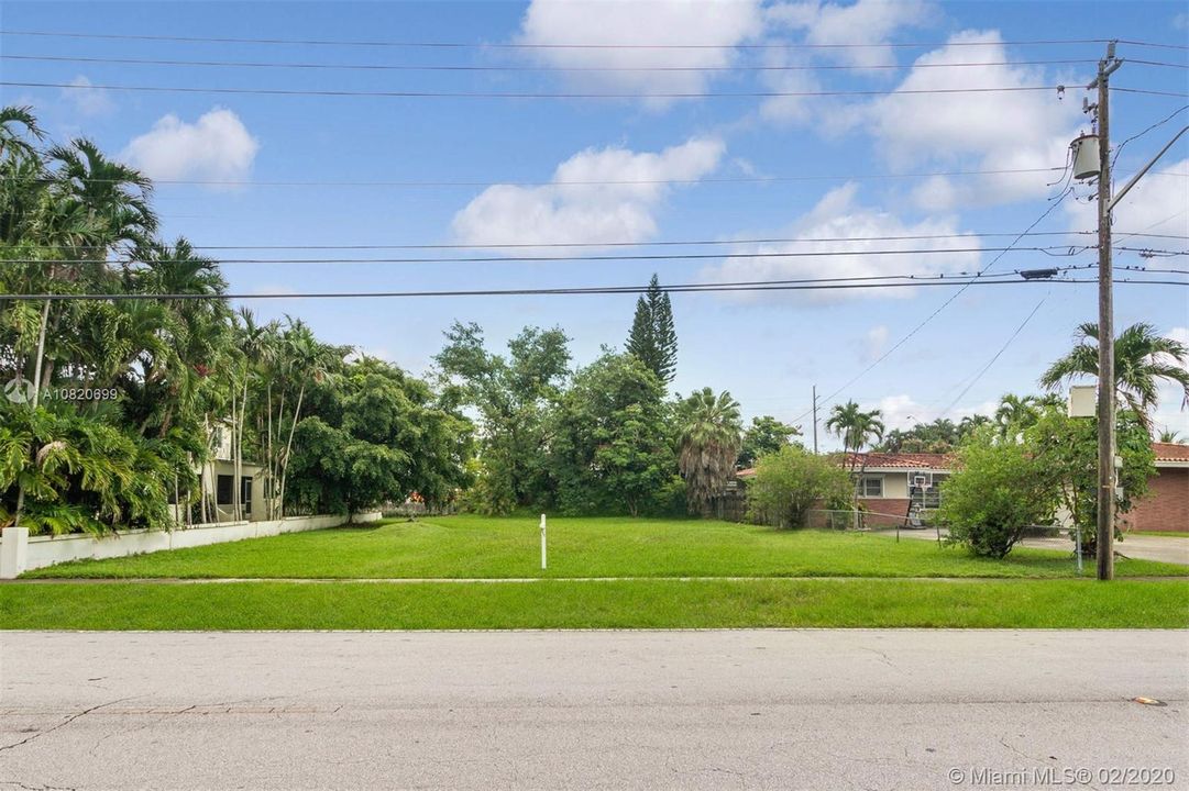 Vendido Recientemente: $350,000 (0.36 acres)