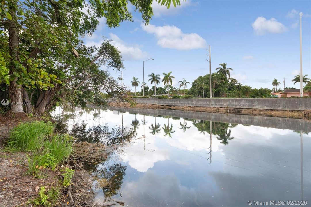 Vendido Recientemente: $350,000 (0.36 acres)