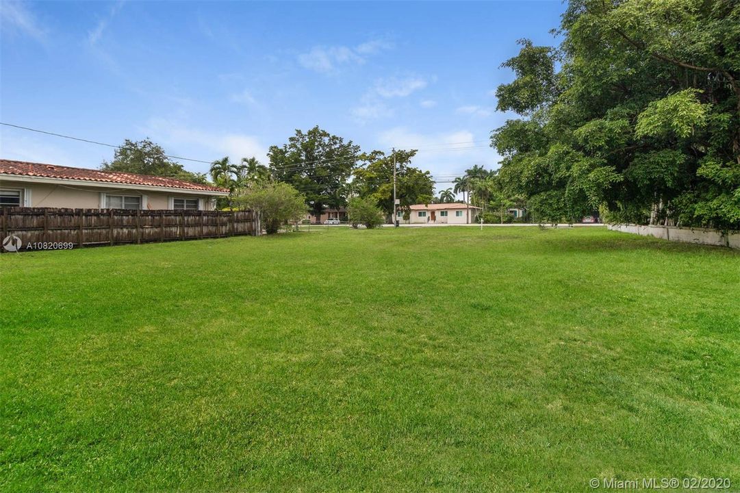 Vendido Recientemente: $350,000 (0.36 acres)