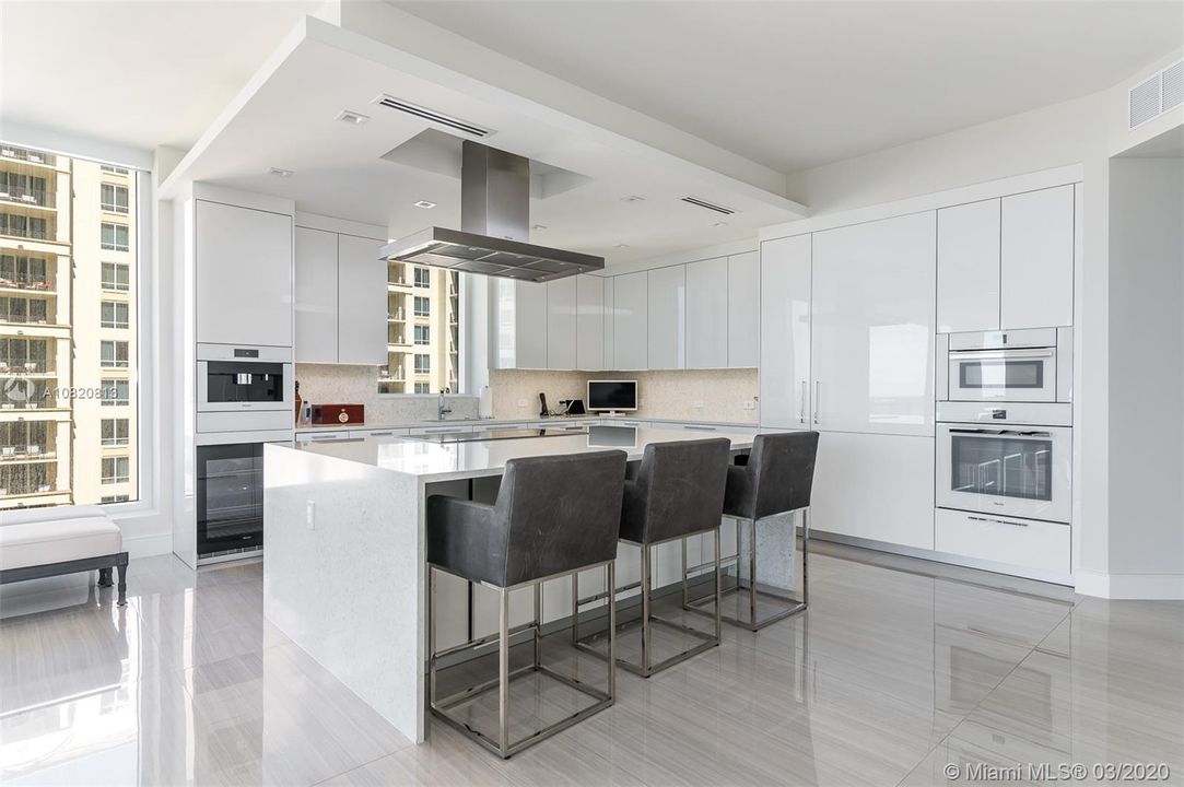 Recently Sold: $2,150,000 (3 beds, 3 baths, 2873 Square Feet)