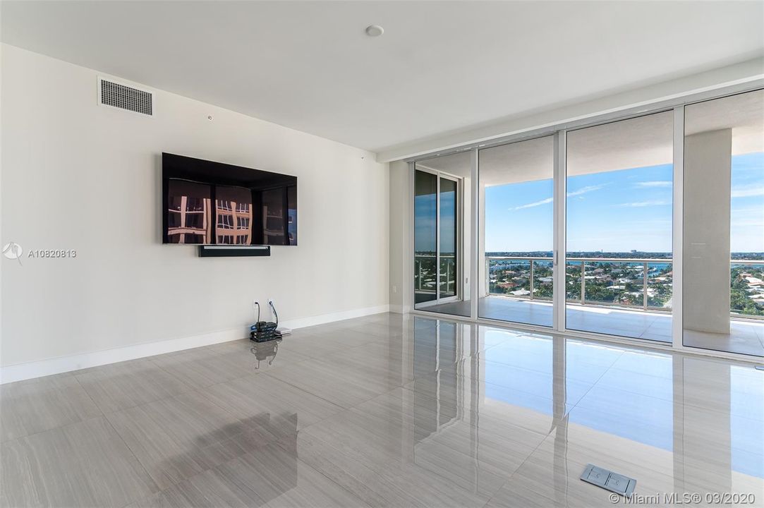 Recently Sold: $2,150,000 (3 beds, 3 baths, 2873 Square Feet)
