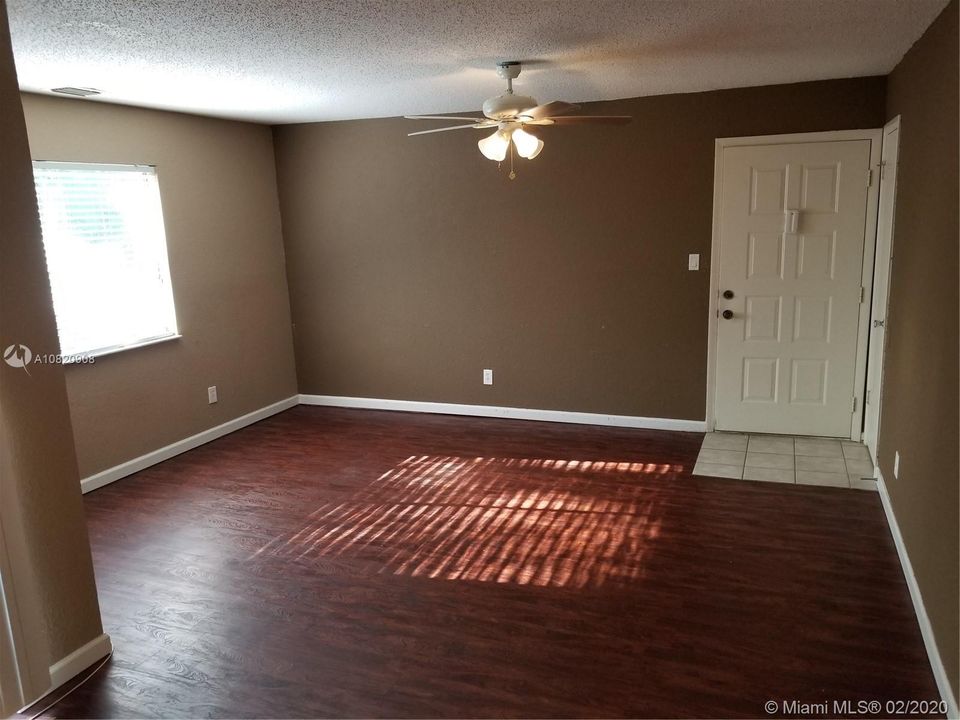 Recently Rented: $1,035 (1 beds, 1 baths, 815 Square Feet)