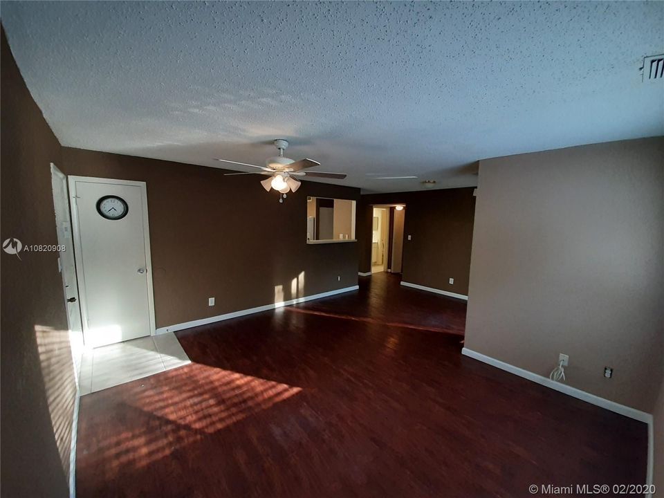 Recently Rented: $1,035 (1 beds, 1 baths, 815 Square Feet)