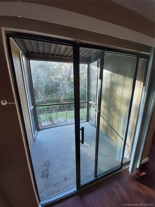 Recently Rented: $1,035 (1 beds, 1 baths, 815 Square Feet)