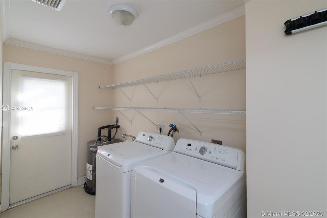 Vendido Recientemente: $364,800 (2 camas, 2 baños, 1209 Pies cuadrados)