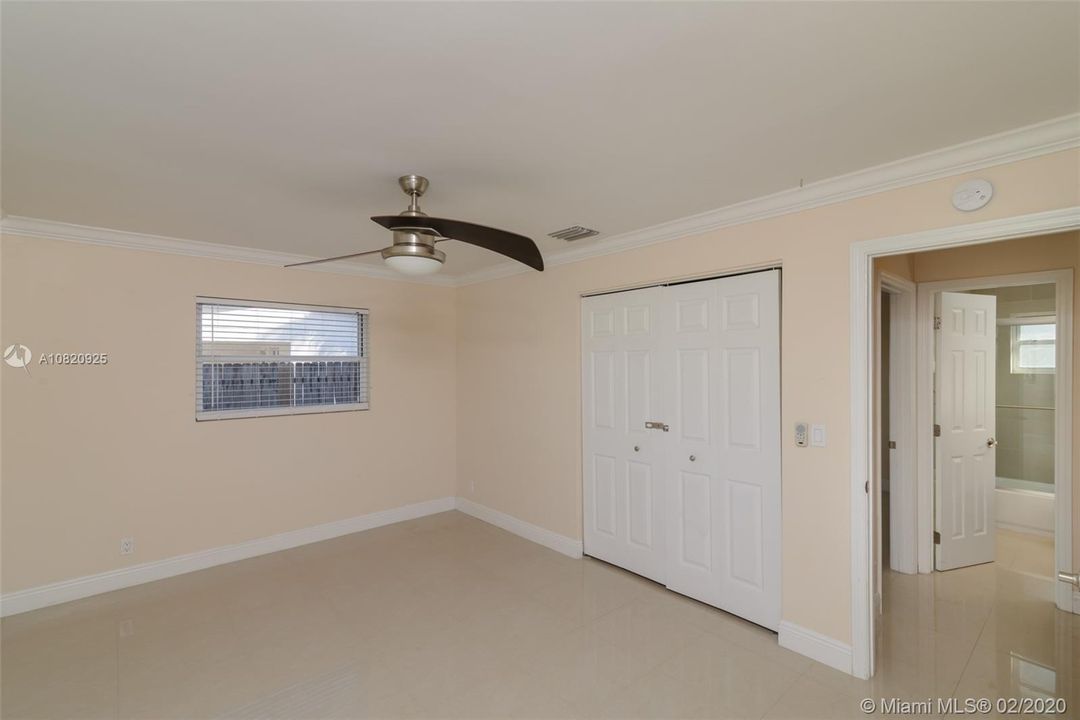 Vendido Recientemente: $364,800 (2 camas, 2 baños, 1209 Pies cuadrados)