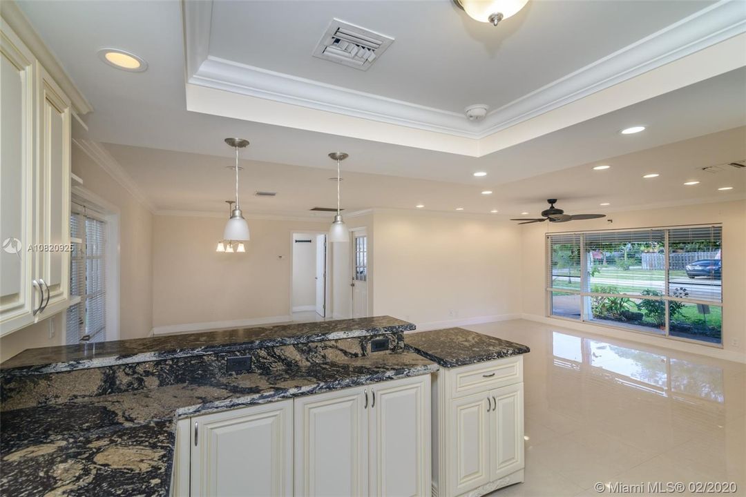 Vendido Recientemente: $364,800 (2 camas, 2 baños, 1209 Pies cuadrados)