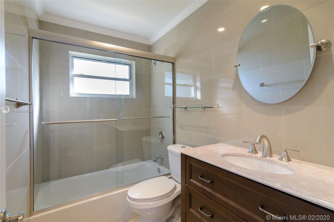 Vendido Recientemente: $364,800 (2 camas, 2 baños, 1209 Pies cuadrados)