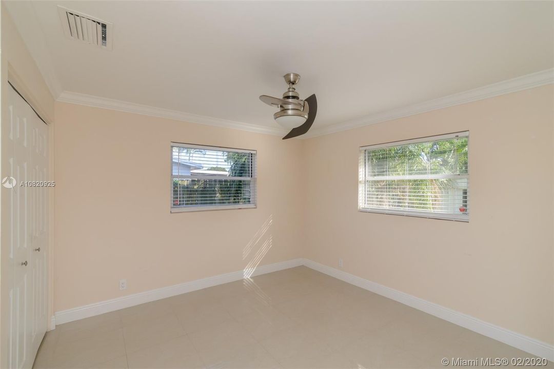 Vendido Recientemente: $364,800 (2 camas, 2 baños, 1209 Pies cuadrados)