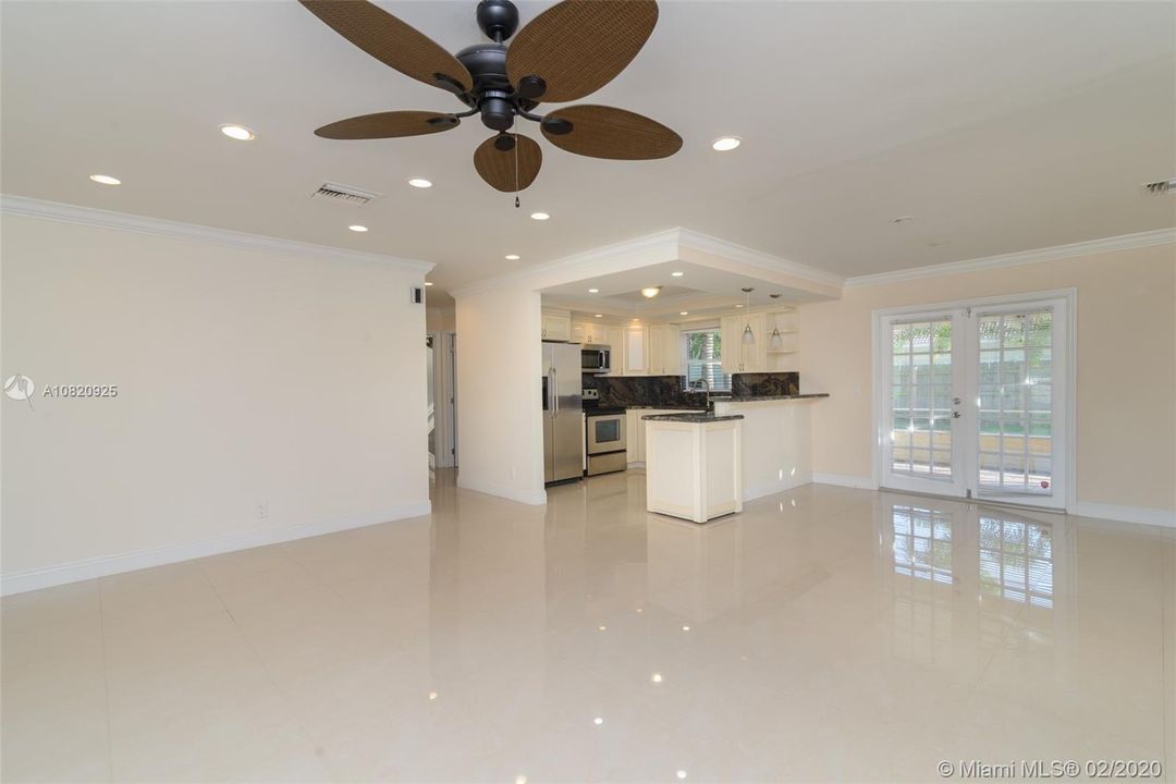 Vendido Recientemente: $364,800 (2 camas, 2 baños, 1209 Pies cuadrados)