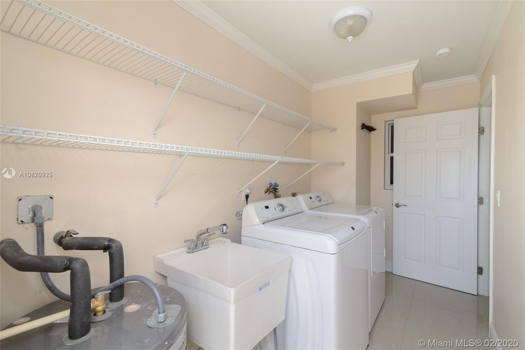 Vendido Recientemente: $364,800 (2 camas, 2 baños, 1209 Pies cuadrados)