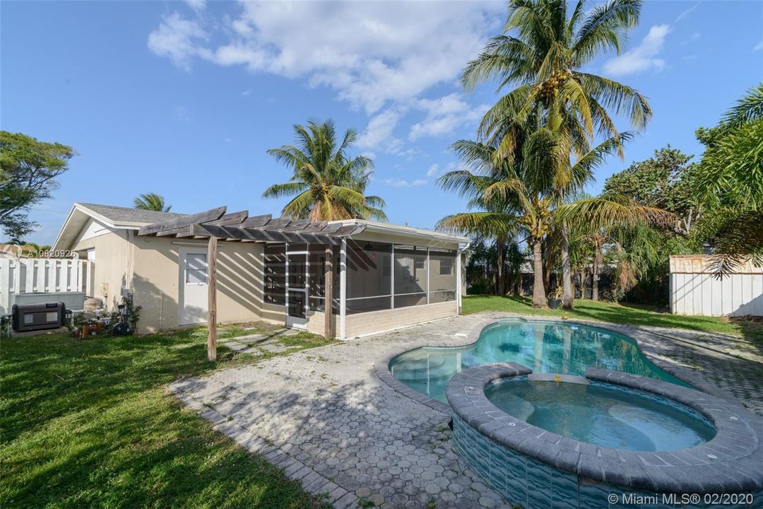 Vendido Recientemente: $364,800 (2 camas, 2 baños, 1209 Pies cuadrados)