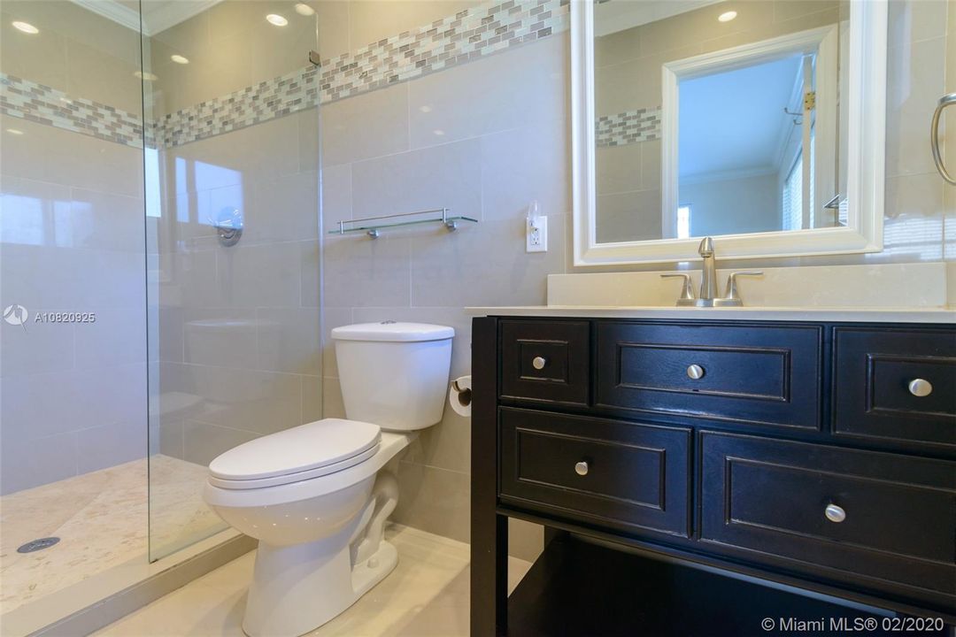 Vendido Recientemente: $364,800 (2 camas, 2 baños, 1209 Pies cuadrados)