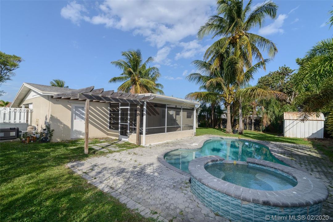 Vendido Recientemente: $364,800 (2 camas, 2 baños, 1209 Pies cuadrados)
