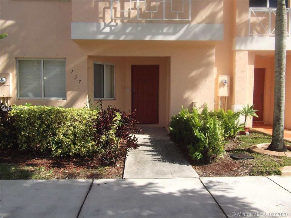 Recently Rented: $1,950 (3 beds, 2 baths, 1468 Square Feet)