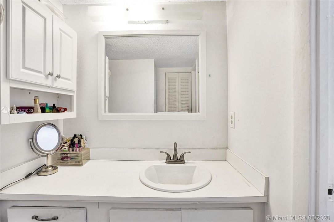 Recently Sold: $49,999 (1 beds, 1 baths, 721 Square Feet)