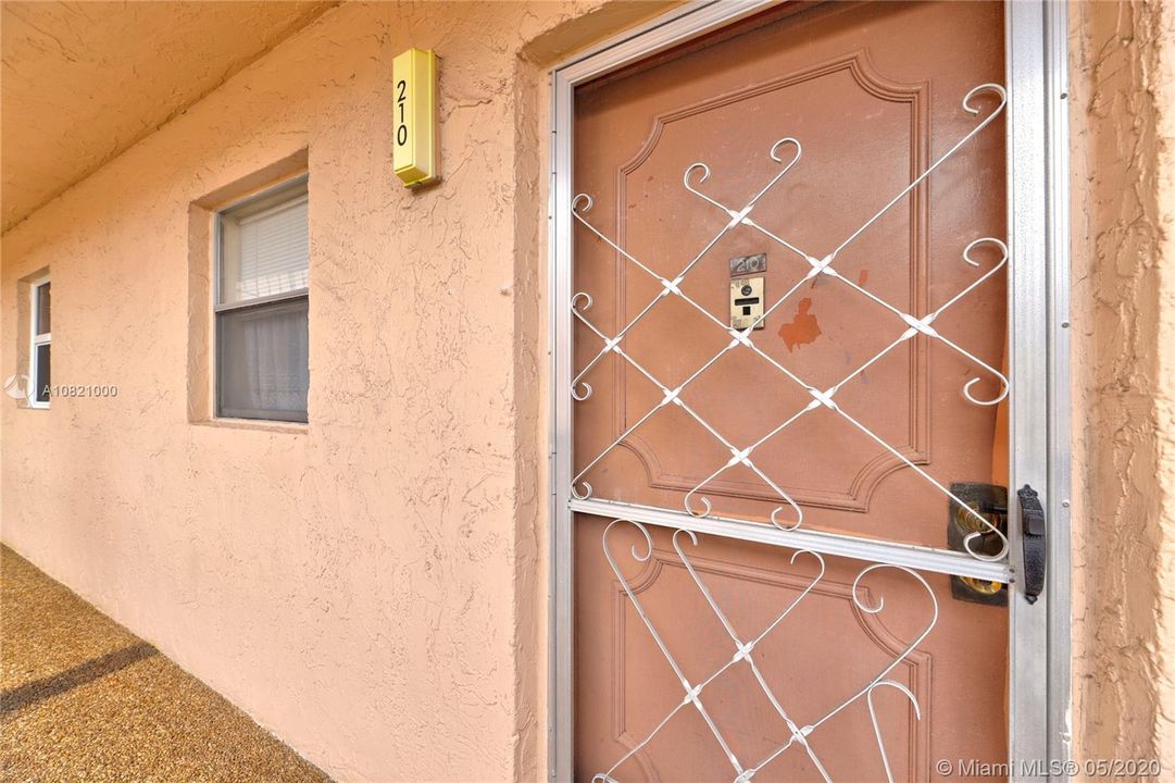 Recently Sold: $49,999 (1 beds, 1 baths, 721 Square Feet)