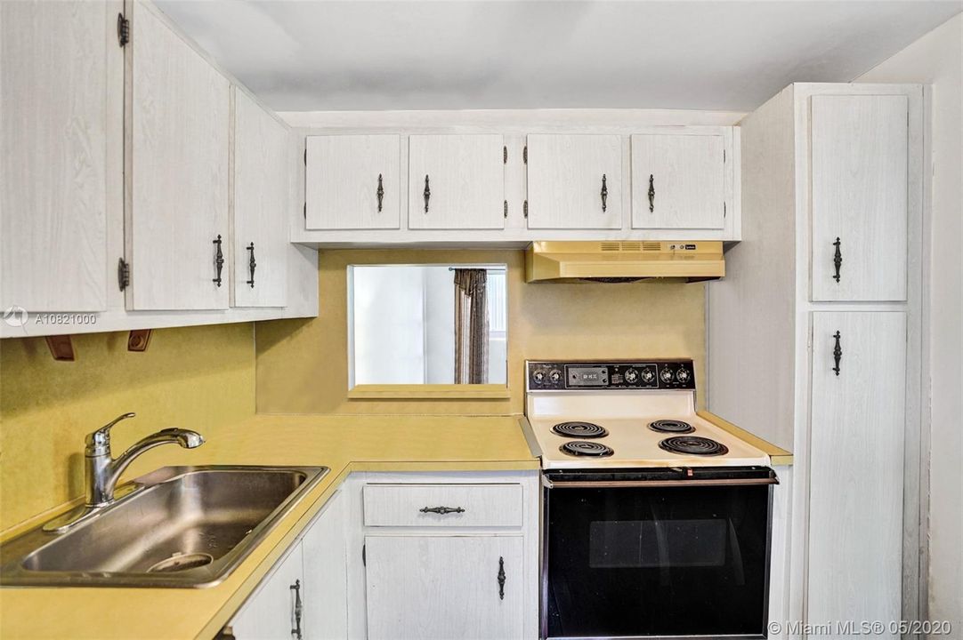 Recently Sold: $49,999 (1 beds, 1 baths, 721 Square Feet)