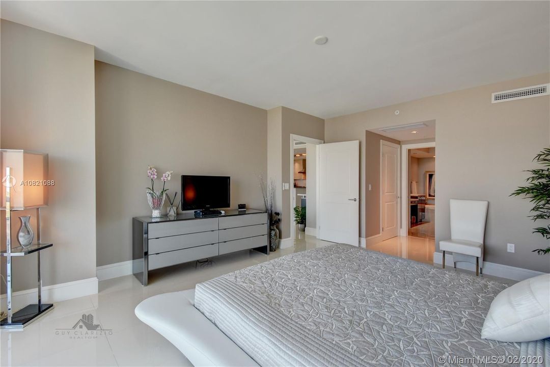 Vendido Recientemente: $959,500 (2 camas, 2 baños, 1478 Pies cuadrados)